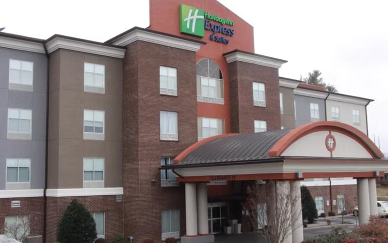 holiday inn express suites